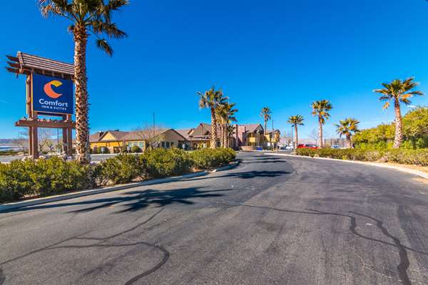 Comfort Inn & Suites Mojave exterior